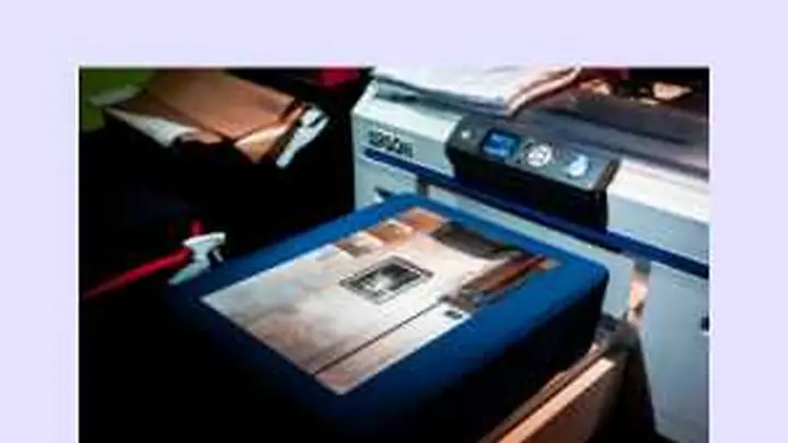 ¿Alguna vez te has preguntado cómo es que una imagen digital en tu computadora termina impresa con precisión sobre una hoja de papel?
